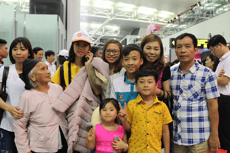 Học viên AVT chụp ảnh với người thân trong gia đình