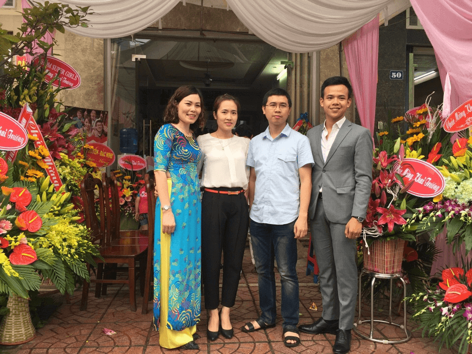 Khách hàng và đối tác tới chúc mừng AVT
