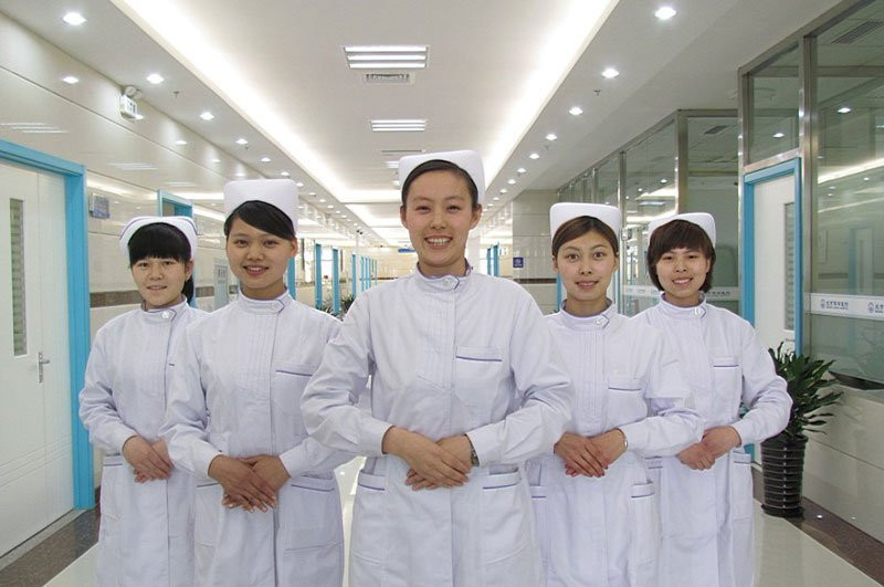 Ngành điều dưỡng tại Việt Nam: Tiềm năng ra sao và mức lương thế nào?