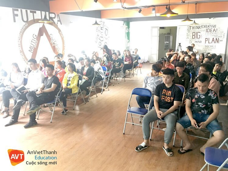 Buổi vinh danh có sự tham gia đông đảo của các bạn học viên AVT Education
