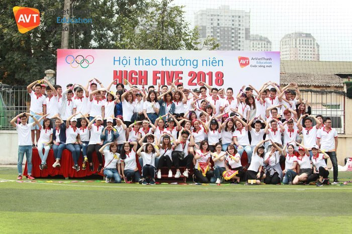 AVT Education - Hội thao thường niên - ảnh tập thể - mái nhà AVT