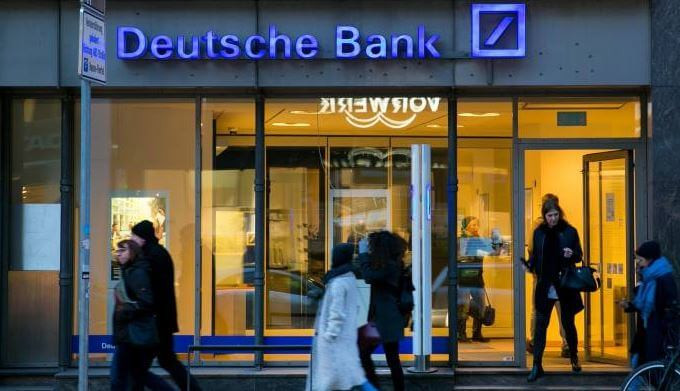 Rút tiền tại ATM của Deutsche Bank tại Đức
