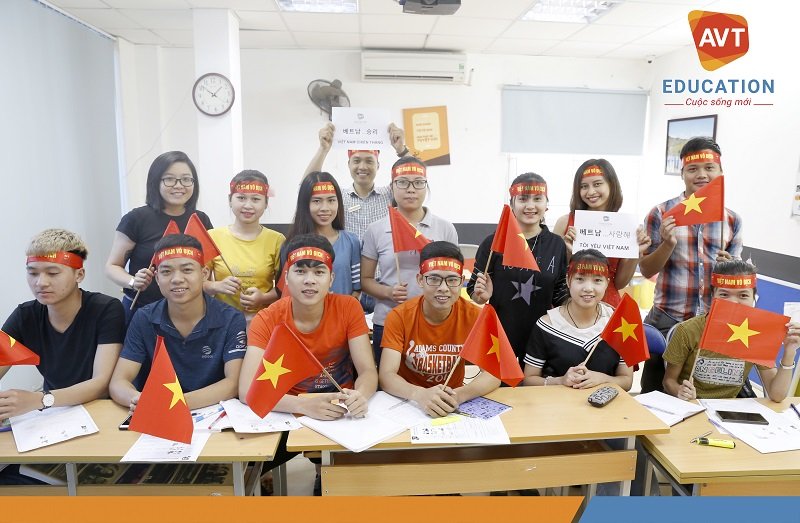 Không khí ở các lớp học cũng không kém phần sôi sục ngay từ khi trận đầu chuẩn bị diễn ra