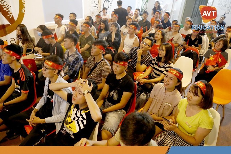 Không khí náo nhiệt tại AVT Education trong trận bán kết Việt Nam gặp Hàn Quốc