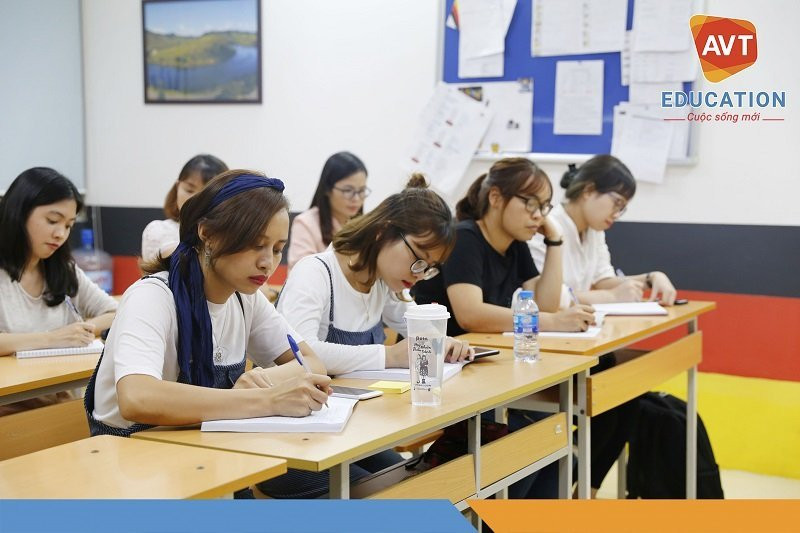 Học viên lớp tiếng Hàn ai nấy đều rất hào hứng và chăm chỉ