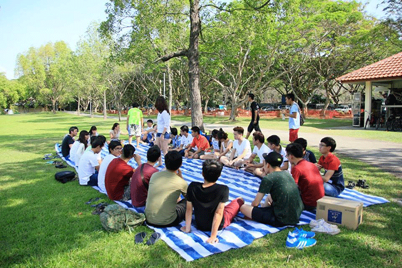 du hoc sinh tham gia hoat dong ngoai khoa vao ky nghi