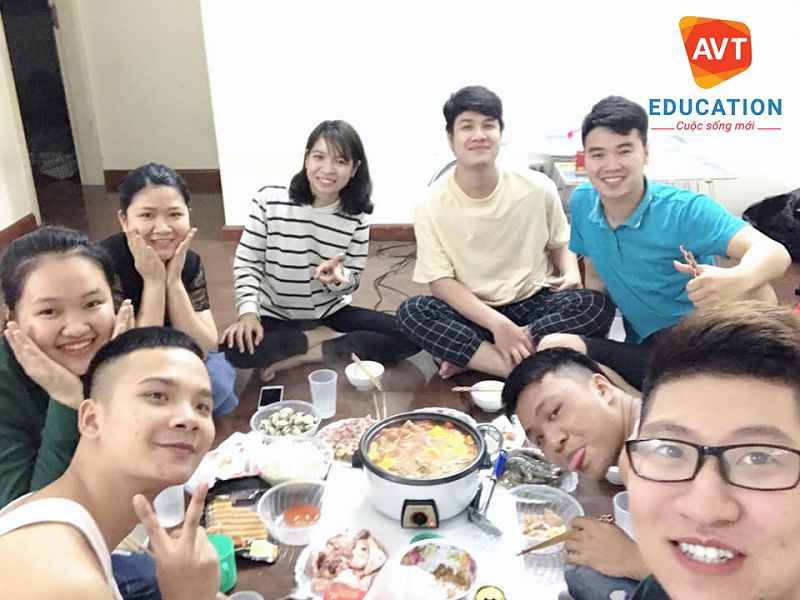 "Quẩy" hết mình bên bạn bè