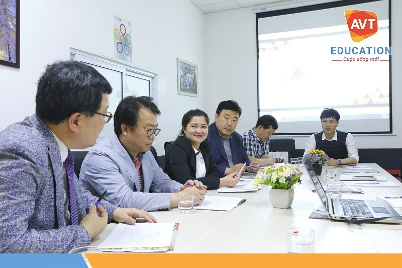 avt don truong dai hoc kyungil toi tham quan phong van