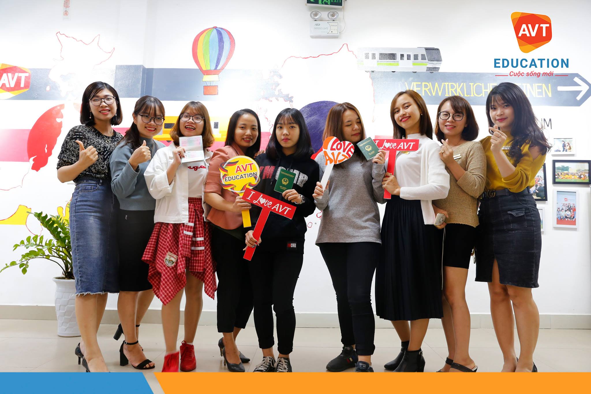 Khoảnh khắc nhận Visa cùng các học viên chuẩn bị bay sang Đức 