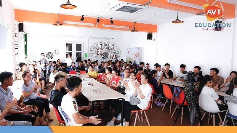 Dù thời tiết nóng bức nhưng các bạn vẫn có mặt rất đông đủ