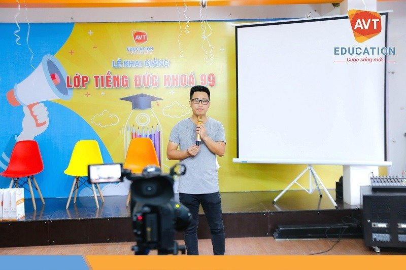 Buổi lễ khai giảng không thể thiếu những tiết mục văn nghệ cây nhà lá vườn