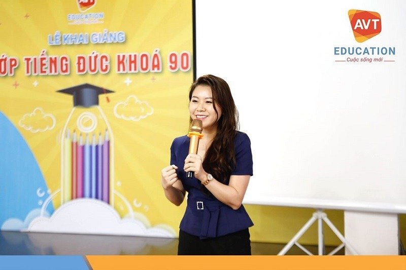 Nghe cô giáo dặn dò kỹ lưỡng trước chặng đường sắp tới Nghe cô giáo dặn dò kỹ lưỡng trước chặng đường sắp tới