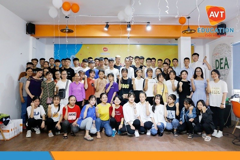 Khai giảng khóa 99 tại AVT Education