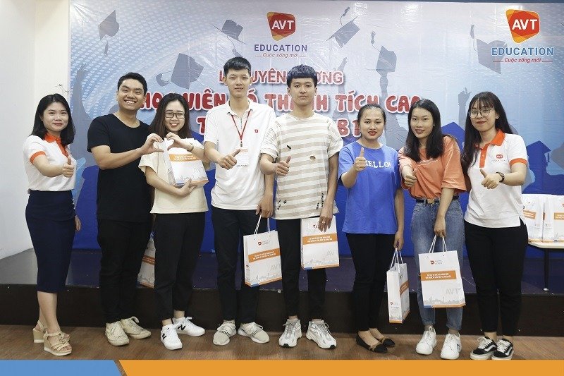 Lễ tuyên dương các học viên AVT đạt thành tích cao trong kỳ thi B1