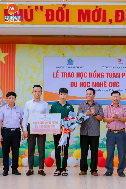 Trao học bổng